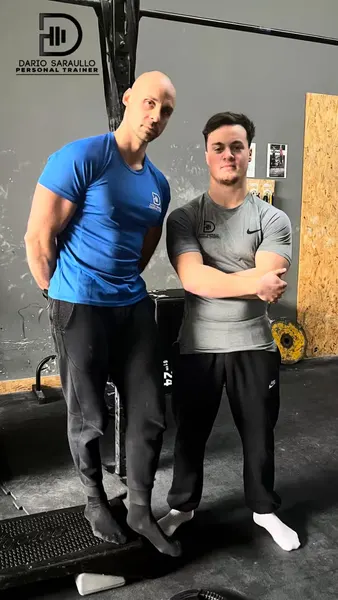 Dario con un allievo in palestra